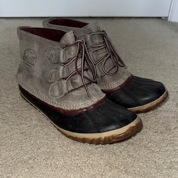 Sorel Gray and Black Ankle Boots - Picture 1 of 3